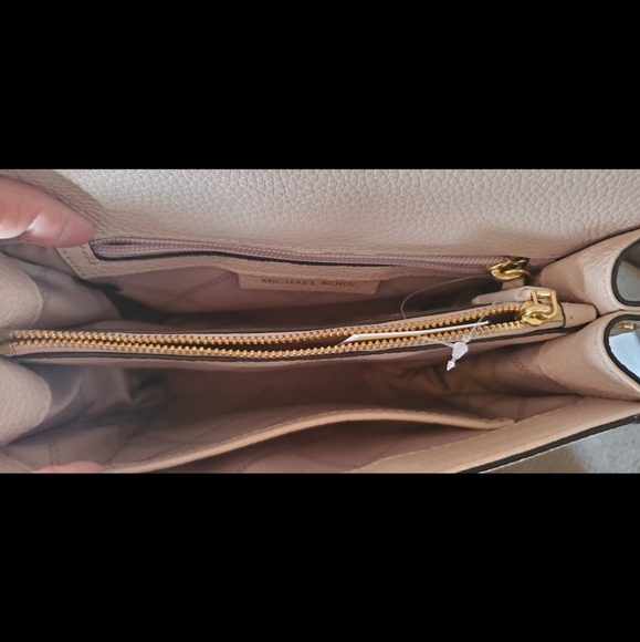 Michael Kors handbag - Picture 9 of 16